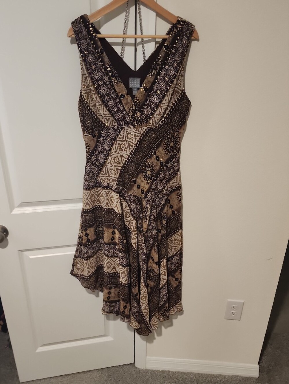 Rabbit Rabbit Rabbit Brown & Black Patterned High-Low V-Neck Dress - Picture 6 of 7
